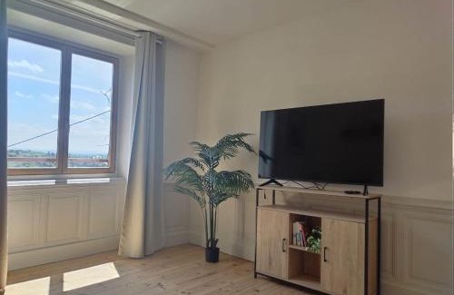 Thiers Apartamento | Vue Volcans Studio de Charme Thiers Centre