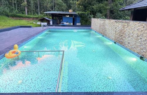 Chikkamagaluru Casa | VV Farm Stay With Mountain View and Pool