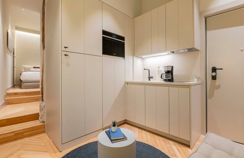 Palacio Apartamento | w Amazing Loft at Palacio Real