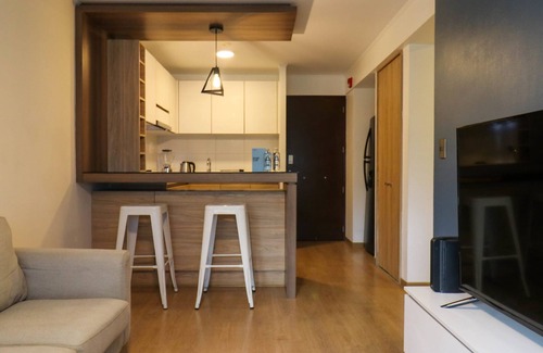 Barranco Apartamento | w Breezy 2BR in Luxury Building in Barranco