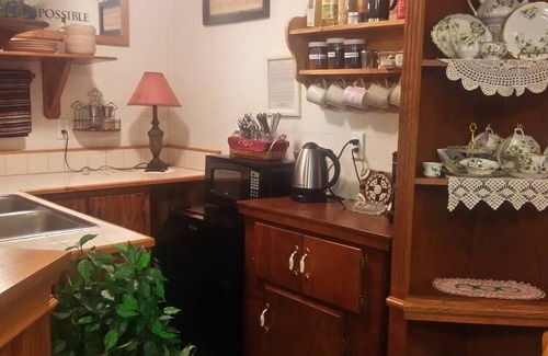 Moodys Apartamento | w/hot tub, 3 mi from Illinois River float rentals