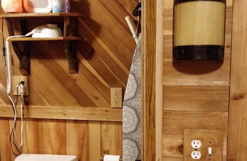 Moodys Apartamento | w/hot tub, 3 mi from Illinois River float rentals