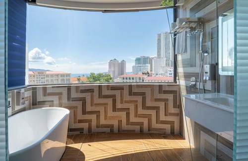 Tran Phu Beach Hotel | W Premium Nha Trang