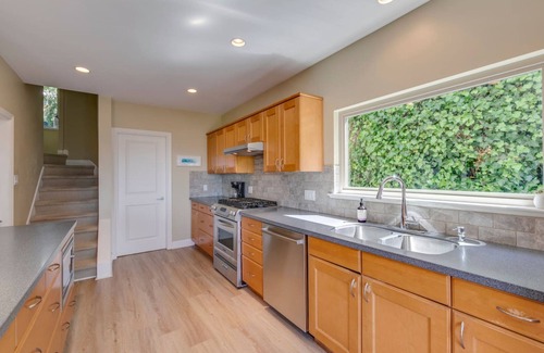Dundarave Casa | W. Vancouver Vintage Gem