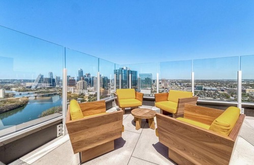 Rainey Street Historic District Casa | Waco at Natiivo - Downtown Austin - Rooftop Pool
