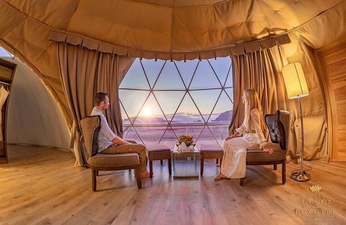 Wadi Rum Alquiler De RV | Wadi Rum UFO Luxotel - Campsite