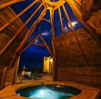 Alton Cabina | Wagon & the Wigwam