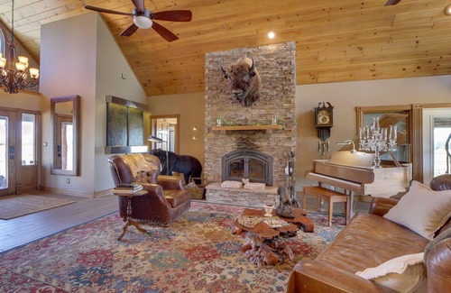 Wagoner Cabina | Wagoner Vacation Rental on 20 Acres w/ Horse Ranch
