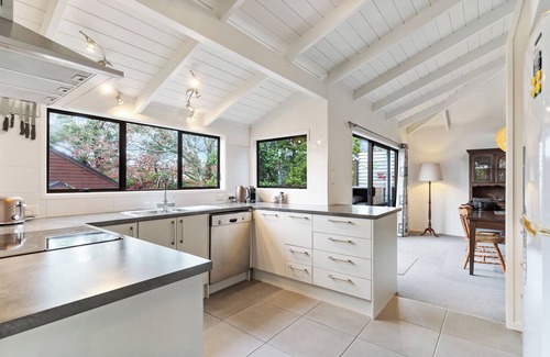 Torbay Casa | Waiake Family Retreat - Auckland Holiday Home