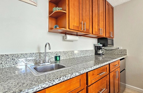 Waikiki Apartamento | ⛱ Waikiki Beach Studio w/ Lanai & Pool at Waikiki Grand Hotel®