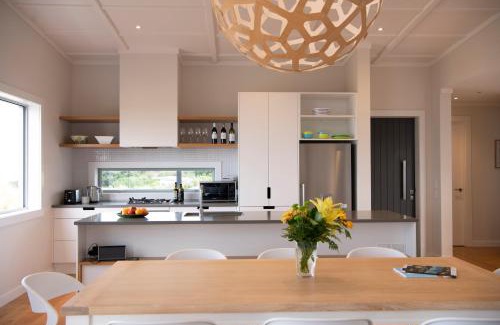 Waimarama Casa | Waimarama Heights - Waimarama Holiday Home
