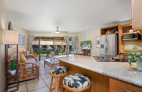Kihei Apartamento | Waiohuli Beach Hale Ocean View Condos with Parking