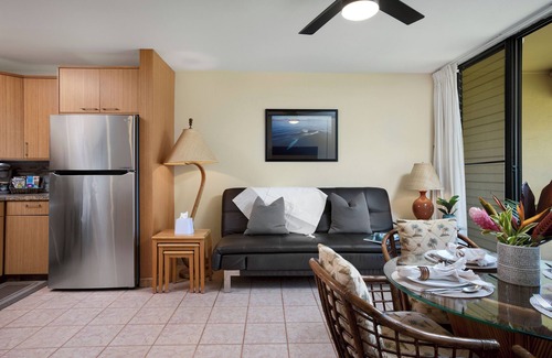 Kihei Apartamento | Waiohuli Beach Hale Ocean View Condos with Parking