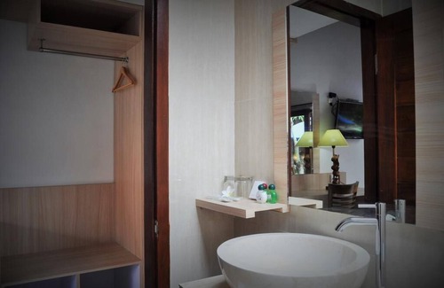 Batukandik Hotel | Wait Garden Cottage, un edificio único, piscina, restaurante y bar