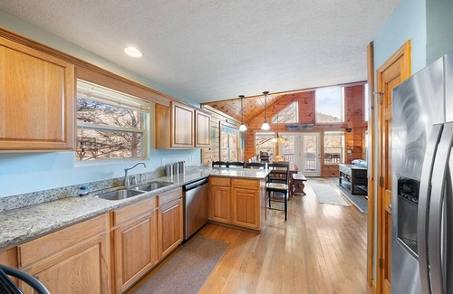 Lakeside Estates Casa | Cabaña frente al lago 'Wake Dreams', muelle privado cubierto, jacuzzi privado, capacidad para 30 personas