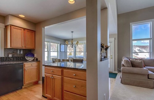 Central Vermont- Killington Casa | Wake up to views of Bear Mountain! Steps to trails!