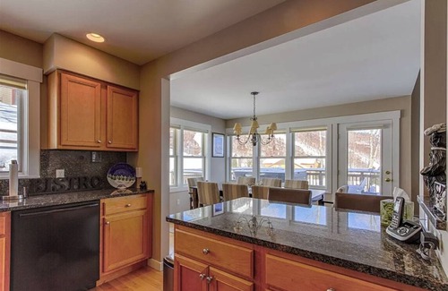 Central Vermont- Killington Casa | Wake up to views of Bear Mountain! Steps to trails!