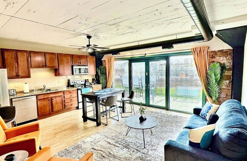 Sandusky Condominio | Wake Up To Water Views In This Lakefront Gem By Cedar Point Kalahari Sports Force