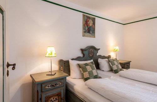 Seeshaupt Apartamento | Wald Apartments bei Schlossgaststätte Hohenberg - Seeshaupt, südlicher Stanberger See, kostenfrei Parken, Ladestation für Auto und Fahrad, WLAN, Natur pur