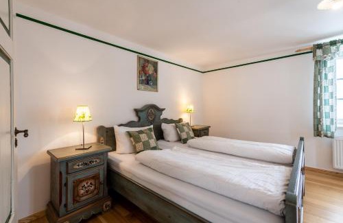 Seeshaupt Apartamento | Wald Apartments bei Schlossgaststätte Hohenberg - Seeshaupt, südlicher Stanberger See, kostenfrei Parken, Ladestation für Auto und Fahrad, WLAN, Natur pur