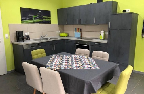 Ulmet Apartamento | Waldhaus am Teich - Ferienhaus, Dusche, WC, 1 Schlafraum