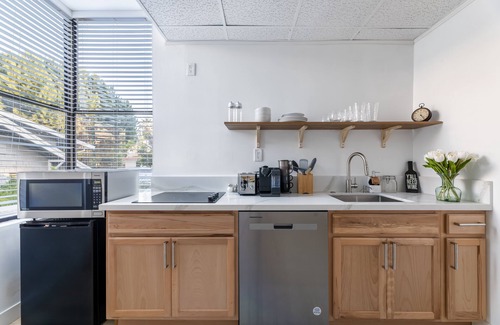 Mid Central Casa | Walk distance to convention center and Caltech center Pasadena private parking