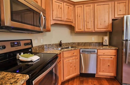 Indian Point Condominio | Walk in condo at The Cliffs Resort! Near SDC!