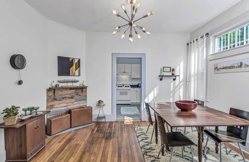 Columbia Casa | Walk or bike to Noma or Main Street district from this fun & peaceful retreat.