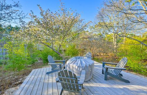 Beach Hampton Casa | Walk to Amagansett Beach Cottage with Deck!