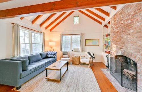 Beach Hampton Casa | Walk to Amagansett Beach Cottage with Deck!