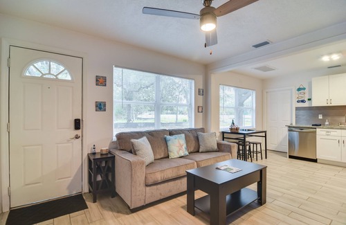 Bayview Casa | Walk to Art District + Beach: Pet-Friendly Getaway
