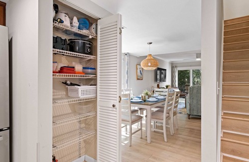 Folly Field Casa | Walk to Beach King Bed Dog-friendly Pool Grill Updated