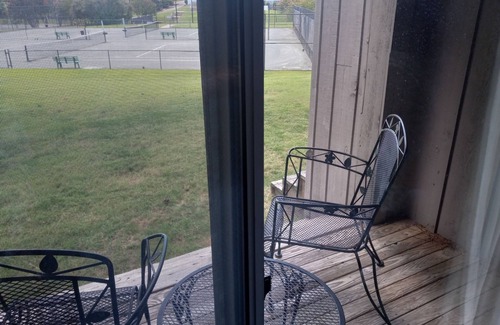 Kingsmill Apartamento | Walk to beach by Busch Gardens, lovely room