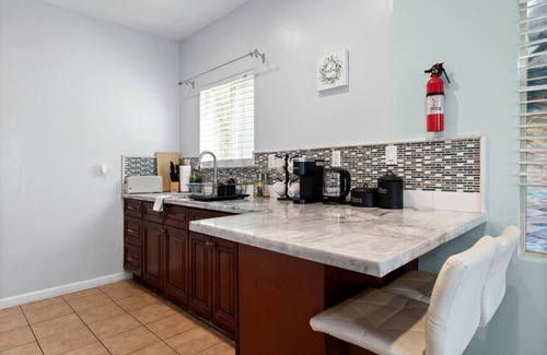 Alamitos Beach Apartamento | Walk to Beach & Downtown | 30 Min to Disneyland
