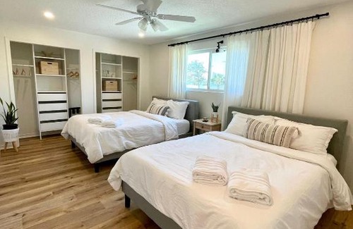 Jacksonville Beach Casa | Walk to Beach - Fully Renovated Modern Jax Beach Retreat