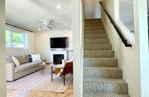 Jacksonville Beach Casa | Walk to Beach - Fully Renovated Modern Jax Beach Retreat