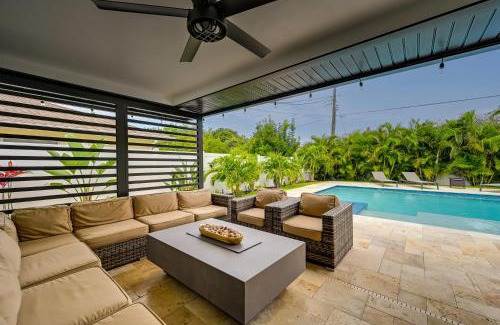Naples Park Casa | Walk to Beach Getaway with Pool in Naples!