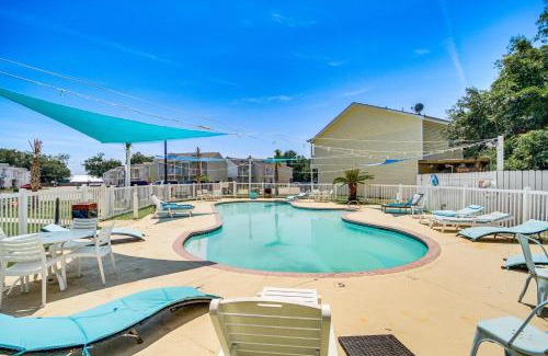 Gulfport Casa | Walk to Beach Gulfport Retreat with Patio