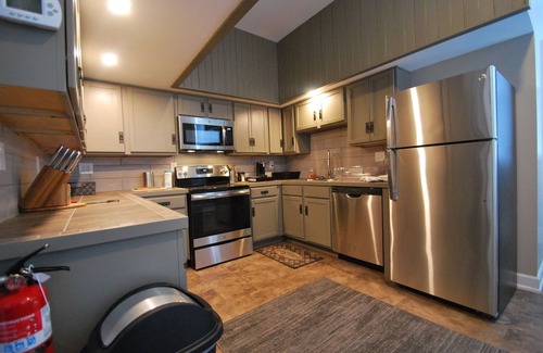 Covington Casa | Walk to Bengals and Reds and downtown Cincy. Easy Drive to Ark, walk to eat.