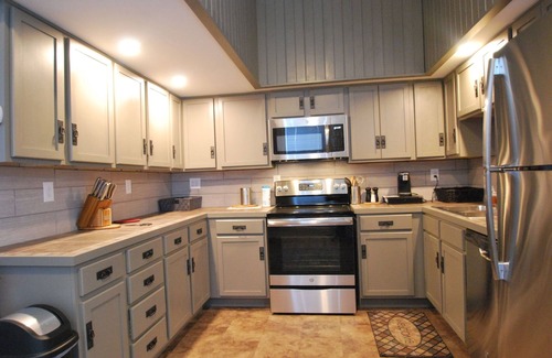 Covington Casa | Walk to Bengals and Reds and downtown Cincy. Easy Drive to Ark, walk to eat.
