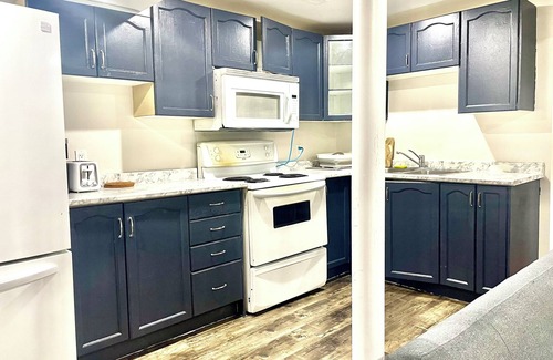 Bramalea Casa | Walk to Bramalea: Cozy One-BedRoom, Private Access