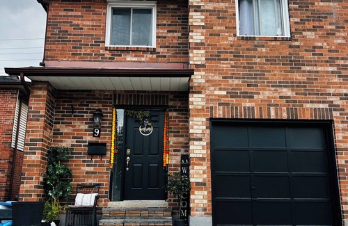 Bramalea Casa | Walk to Bramalea: Cozy One-BedRoom, Private Access