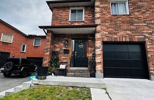 Bramalea Casa | Walk to Bramalea: Cozy One-BedRoom, Private Access