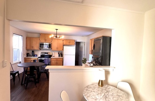 Williamstown Casa | Walk to campus; open concept kitchen/living;nature trail at end of this quiet st