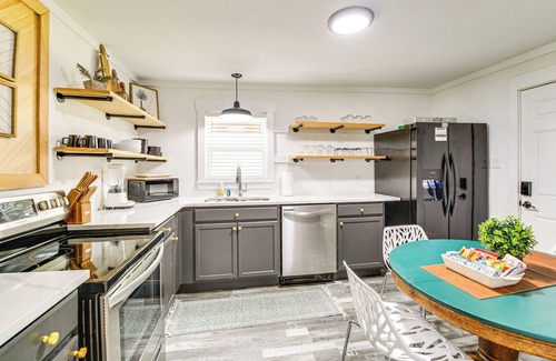 Hot Springs Cabaña | Walk to Casino: Home w/ Deck in Hot Springs!