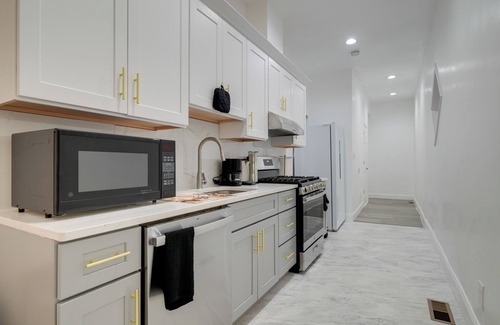 South Louisville Casa | Walk to Churchill Downs: Central Louisville Home!