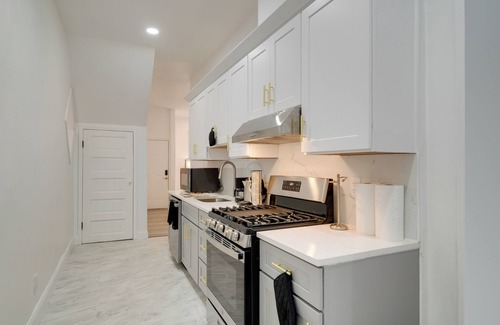 South Louisville Casa | Walk to Churchill Downs: Central Louisville Home!