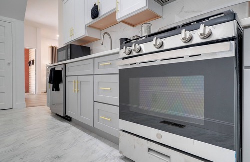 South Louisville Casa | Walk to Churchill Downs: Central Louisville Home!