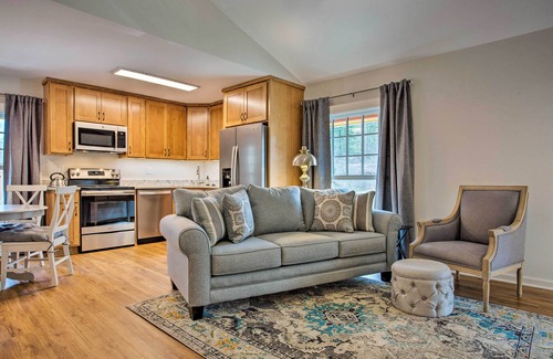 Saluda Apartamento | ¡NUEVO! Idealmente ubicado Saluda Apartment en Main St!