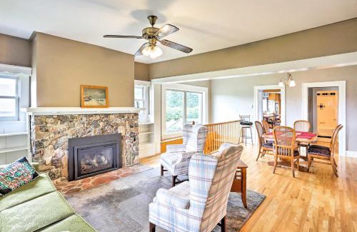 Custer Casa | Walk to Downtown Custer Retreat with Fire Pit!